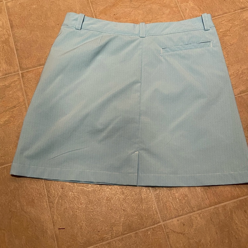 Maggie Lane size 6 aqua blue skort- perfect for golf or just walking about